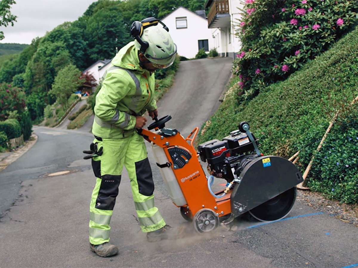 Lehnen Ausbildung Strassenbauer 1920x1282 px