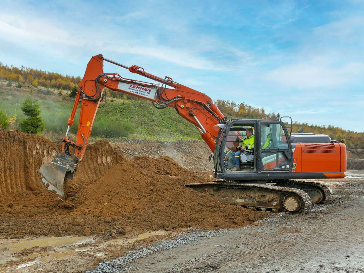 Sundern Windpark 301025 Kettenbagger